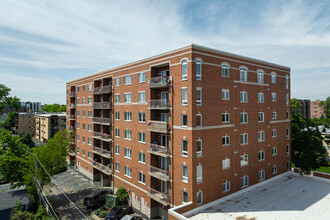 Monteclaire in Des Plaines, IL - Building Photo - Building Photo