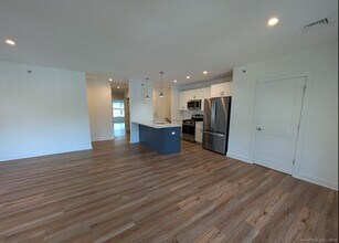 138 Highland Ave in Cheshire, CT - Building Photo - Building Photo