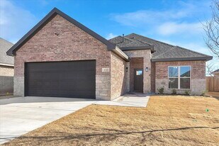 132 Calvin Dr in Wolfforth, TX - Building Photo