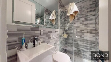 334 E 6th St in New York, NY - Building Photo - Building Photo