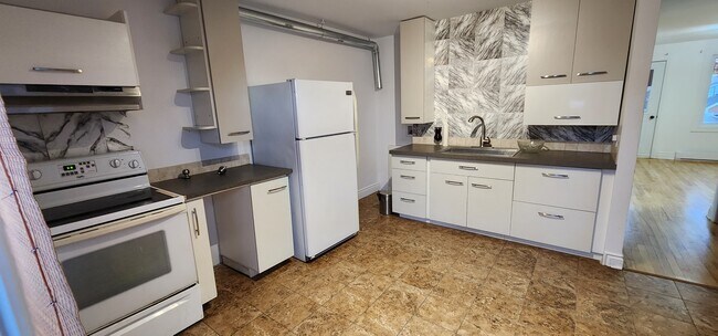 5125 Perras Rue in Montreal Nord, QC - Building Photo - Building Photo