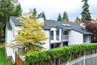 12680 NE 10th Plz in Bellevue, WA - Building Photo - Primary Photo