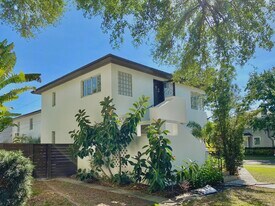 306 14th Ave NE, Unit Unit 1 in St. Petersburg, FL - Building Photo