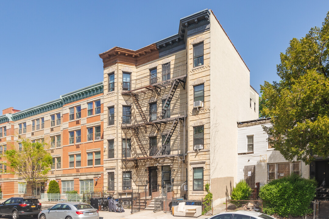 295a Bainbridge Street in Brooklyn, NY - Building Photo