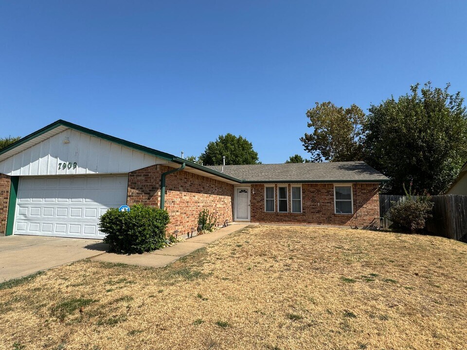 7909 NW Terrace Hills Blvd in Lawton, OK - Building Photo