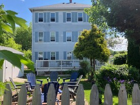 17 Prospect St in Bristol, RI - Building Photo