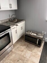 3178 Saffer St, Unit Studio Apartment in Cincinnati, OH - Building Photo - Building Photo