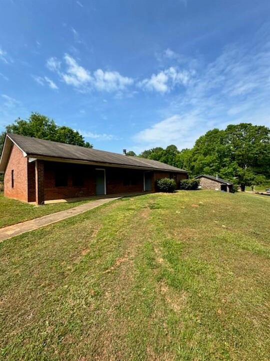 233 Tanglewood Dr in Monroe, GA - Building Photo