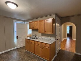 1221 Galtier St in St. Paul, MN - Building Photo