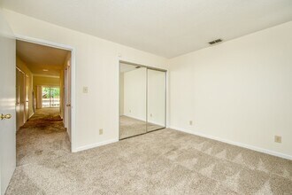 503 Cypress Trace Dr in Fayetteville, NC - Foto de edificio - Building Photo