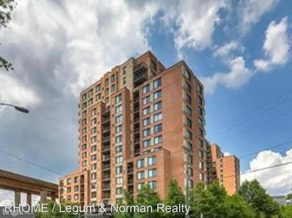 2451 Midtown Ave, Unit 1227 in Alexandria, VA - Building Photo