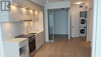 448 Burnhamthorpe Rd W in Mississauga, ON - Building Photo - Building Photo