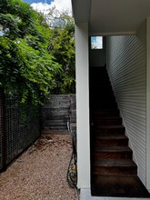 2006 New York Dr in Austin, TX - Foto de edificio - Building Photo