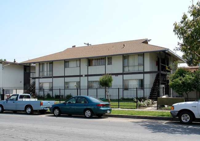 1201 Pacific Ave in Santa Ana, CA - Foto de edificio - Building Photo