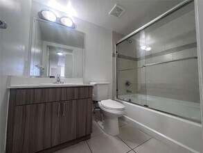 18335 NW 68th Ave, Unit 790-209 in Hialeah, FL - Building Photo - Building Photo