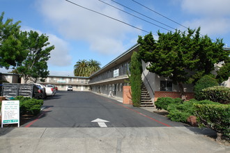 Pacific Apartments in San Leandro, CA - Building Photo - Building Photo