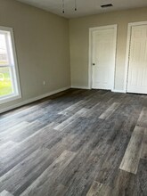 708 W Hugo St, Unit A in Yoakum, TX - Building Photo - Building Photo