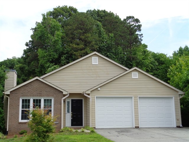 2335 Fosterdale West Ln in Kernersville, NC - Building Photo