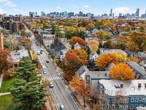 1576 Cambridge St, Unit 1 in Cambridge, MA - Foto de edificio - Building Photo