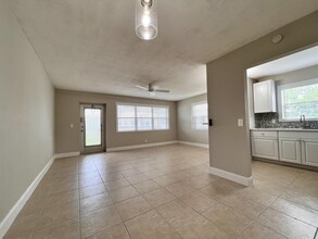 139 Sheffield F in West Palm Beach, FL - Building Photo - Building Photo