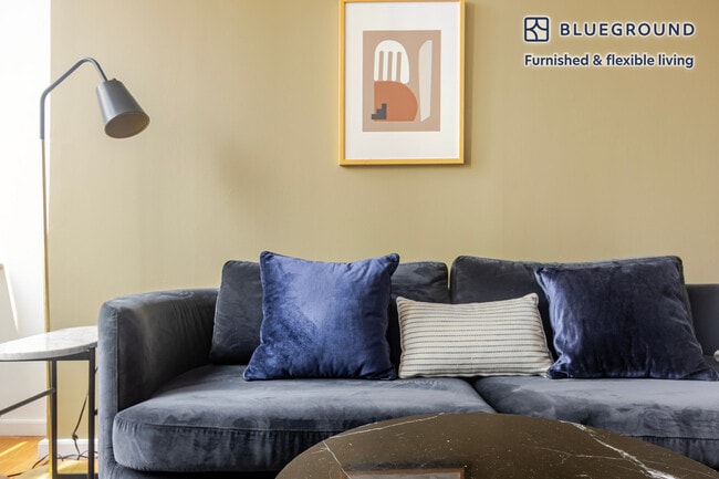 635 W 42nd St in New York, NY - Building Photo - Building Photo