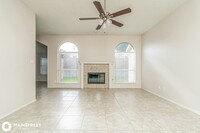 212 Patton Dr in Cedar Hill, TX - Foto de edificio - Building Photo