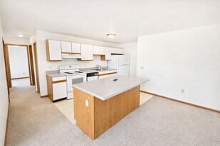 201-207 WEST WIN HEIGHTS in Monroe, WI - Building Photo