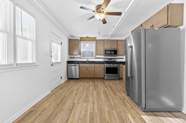 2964 W Jefferson Ave in Trenton, MI - Building Photo - Building Photo