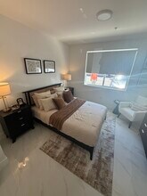 972 E 28th St, Unit A2 in Hialeah, FL - Foto de edificio - Building Photo