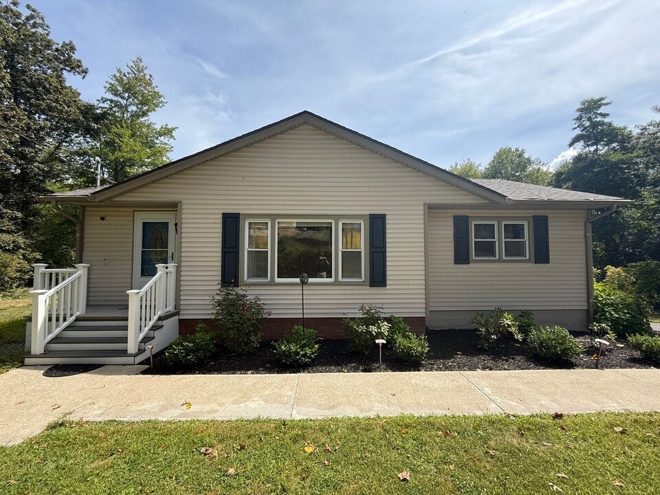 520 Toleman Rd in Rock Tavern, NY - Building Photo
