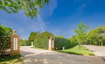 2 Fairlea Rd in Southampton, NY - Building Photo - Building Photo