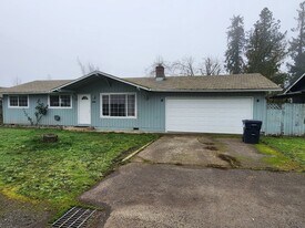 486 N 49th St in Springfield, OR - Building Photo