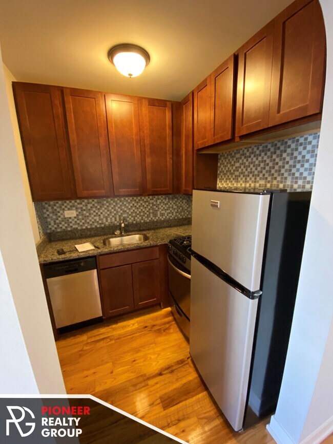 550 W Arlington Pl, Unit 708