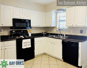 Bay Oaks Condominiums in Pensacola, FL - Building Photo - Building Photo