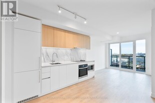 1100-1100 Sheppard Ave W