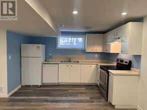 222 Currey Crescent in Newmarket, ON - Building Photo - Building Photo
