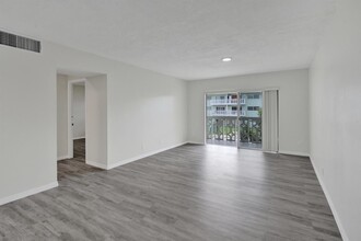 4200 NW 3rd Ct, Unit 239 in Plantation, FL - Foto de edificio - Building Photo