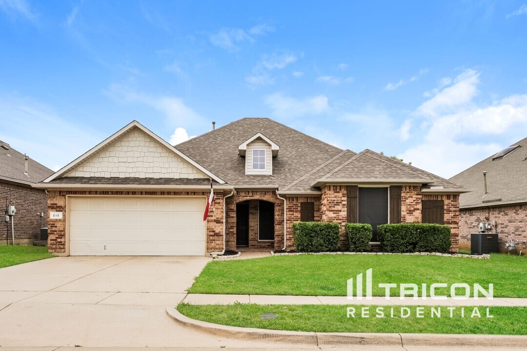 515 Crownpoint Ln in Arlington, TX - Foto de edificio