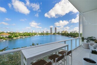 4701 Meridian Ave in Miami Beach, FL - Building Photo - Building Photo
