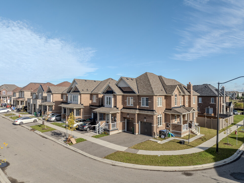 3 Novice Dr in Brampton, ON - Building Photo