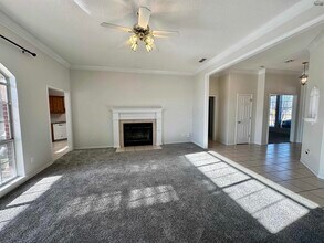 3028 Whitehall Ln in Wichita Falls, TX - Foto de edificio - Building Photo