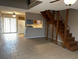 902 Cynthia St in Wilburton, OK - Building Photo