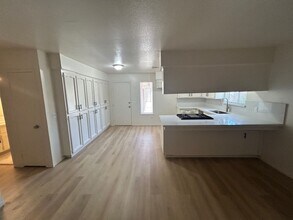 2149-2149 S Divisadero St in Visalia, CA - Building Photo - Building Photo