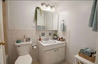 539 W Stratford Pl, Unit 539 W Stratford Unit 407 in Chicago, IL - Building Photo - Building Photo