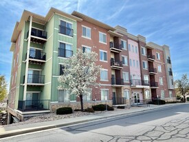 194 Albion Village Way in Sandy, UT - Building Photo