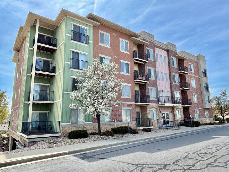 194 Albion Village Way in Sandy, UT - Foto de edificio