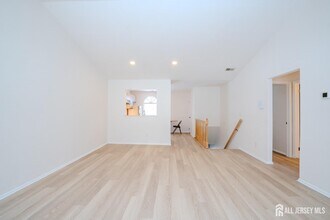 32 Tanglewood Ct in Monmouth Junction, NJ - Building Photo - Building Photo