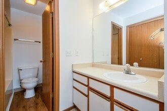 Timbercreek Apartments in Ames, IA - Foto de edificio - Building Photo