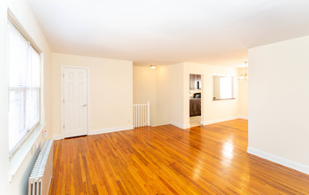 Grandview Gardens Apartments in Hasbrouck Heights, NJ - Building Photo - Interior Photo