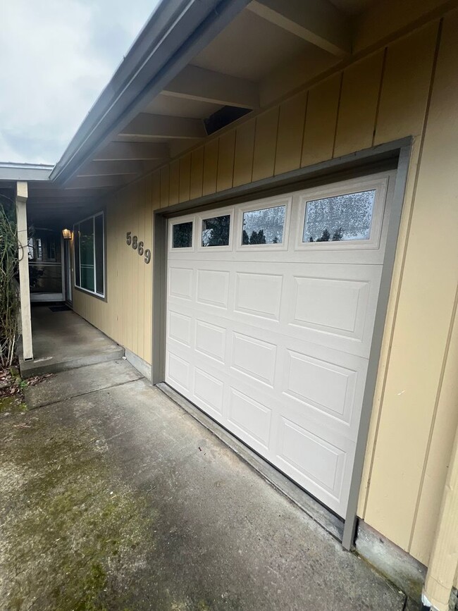 5869 G St in Springfield, OR - Building Photo - Building Photo